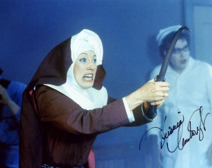 Veronica Cartwright autograph