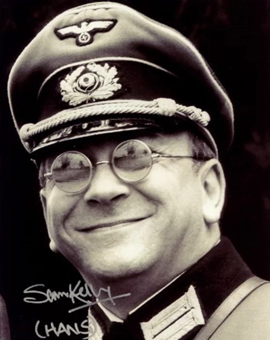 Sam Kelly autograph