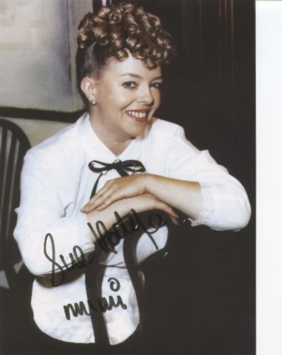 Sue Hodge autograph