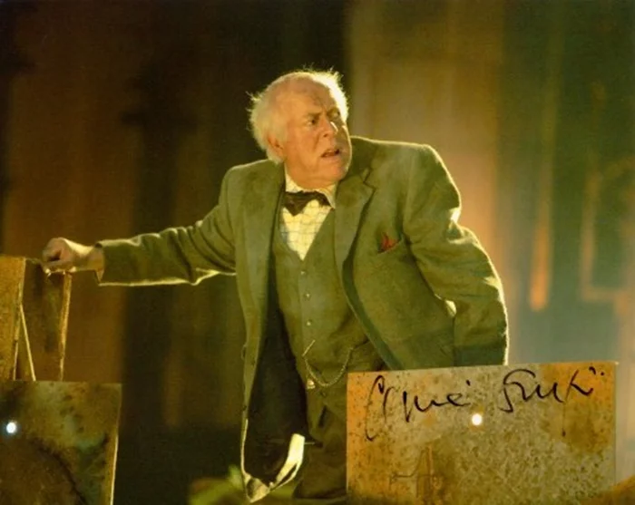 Clive Swift autograph