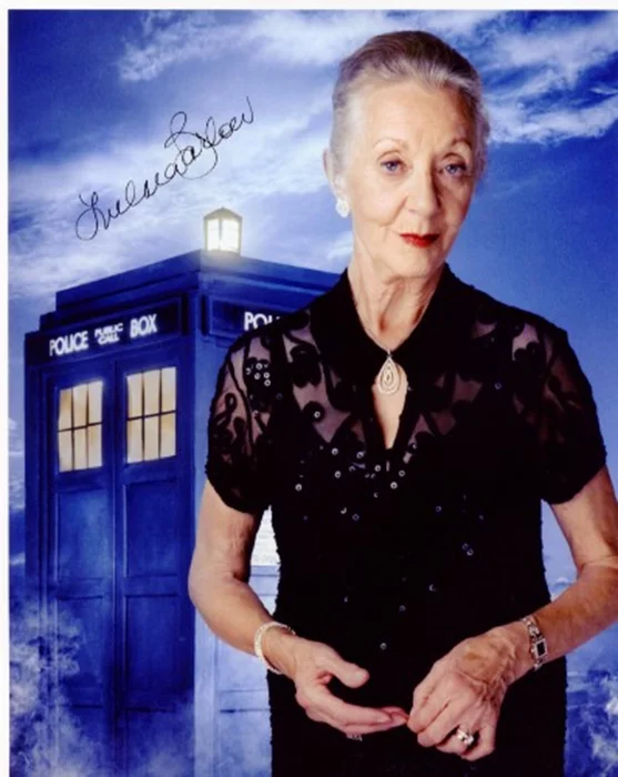 Thelma Barlow autograph