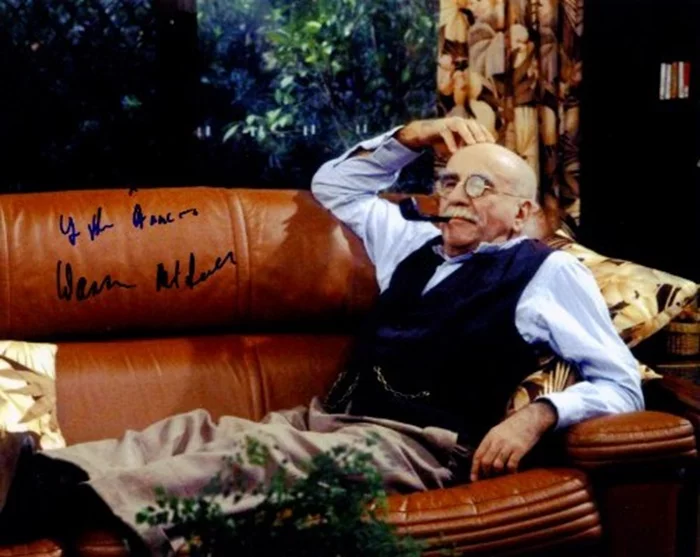 Warren Mitchell autograph