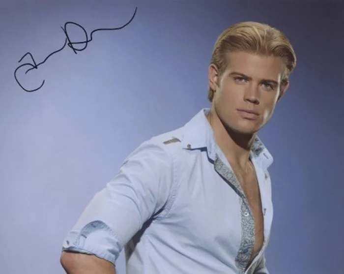 Trevor Donovan autograph