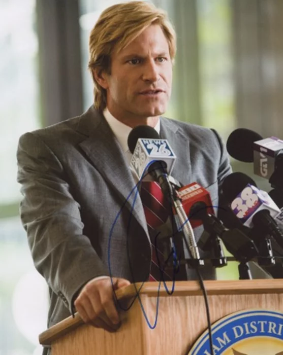 Aaron Eckhart autograph