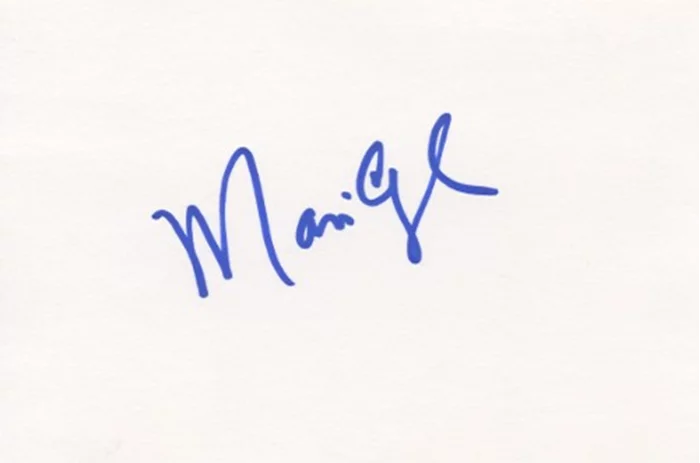 Marisa Coughlan autograph
