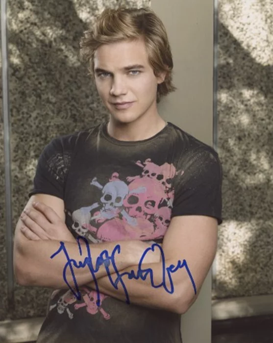 Taylor Handley autograph