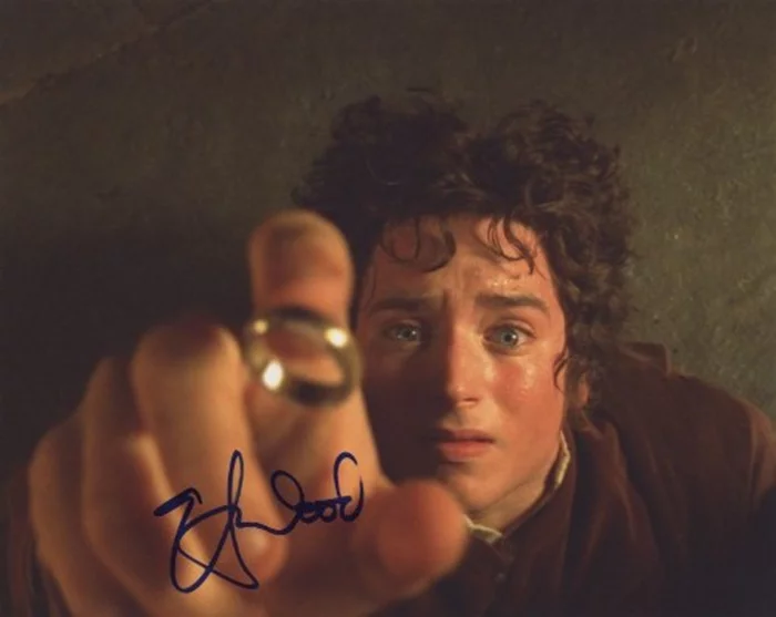 Elijah Wood autograph