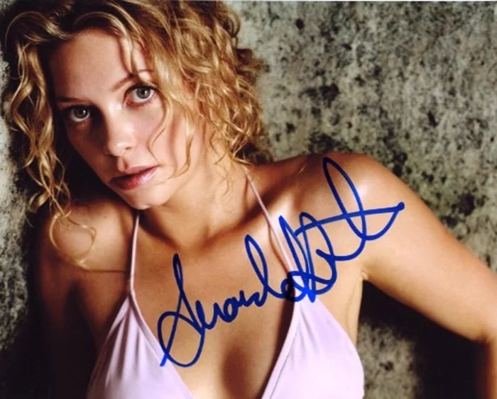 Amanda Detmer autograph