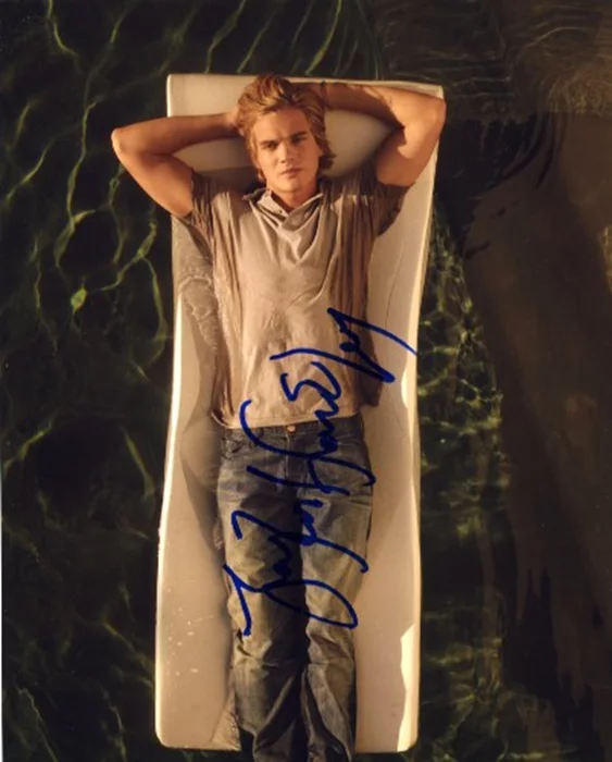 Taylor Handley autograph