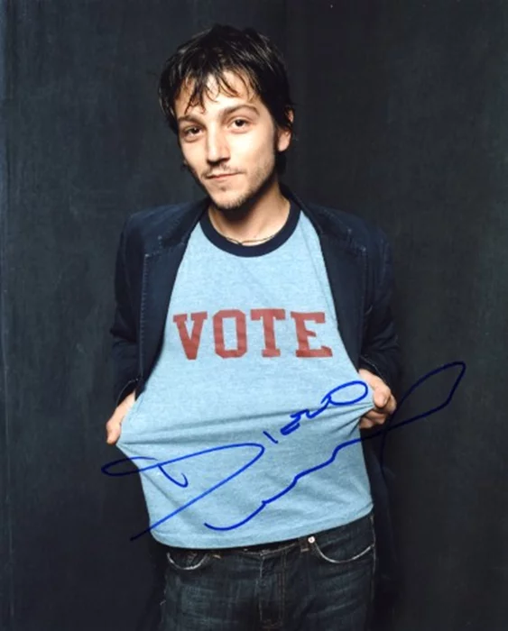 Diego Luna autograph