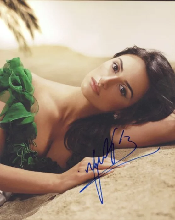 Penelope Cruz autograph