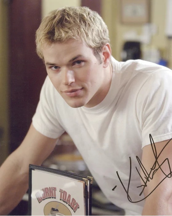 Kellan Lutz autograph