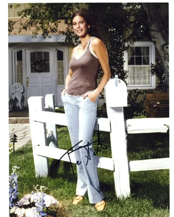 Teri Hatcher autograph