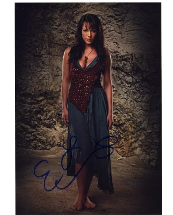 Erin Cummings autograph