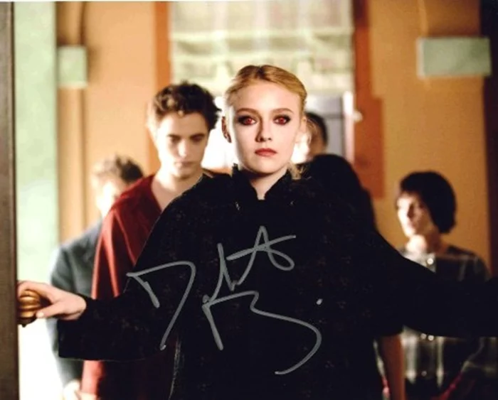 Dakota Fanning autograph