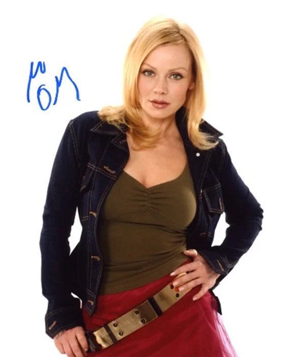 Gail O'Grady autograph