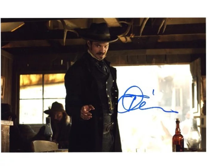 Timothy Olyphant autograph