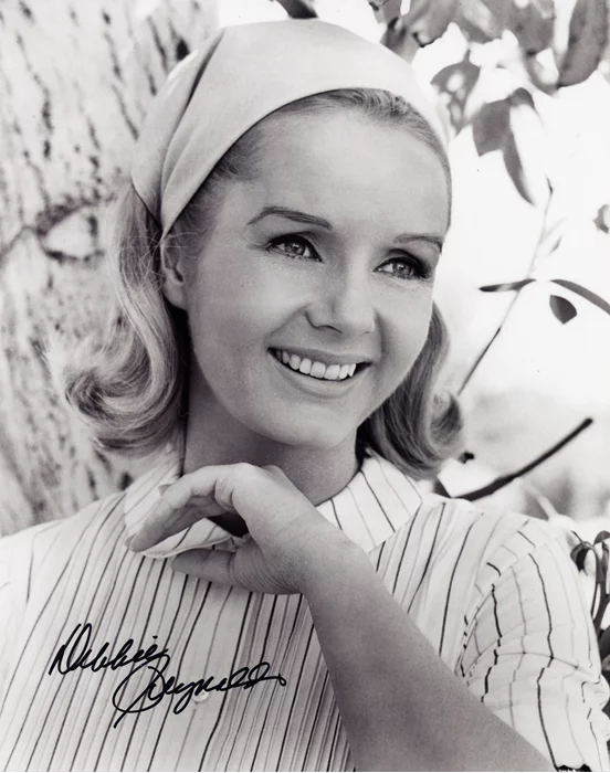 Debbie Reynolds autograph