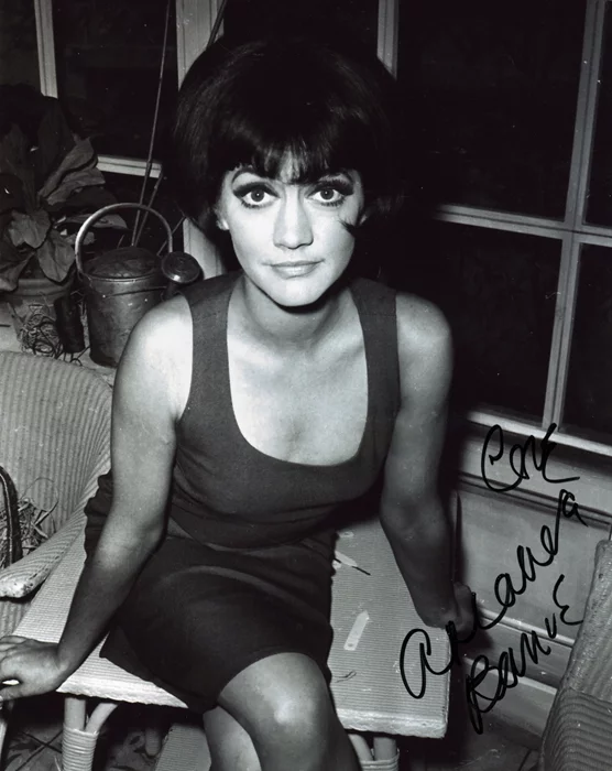 Amanda Barrie autograph