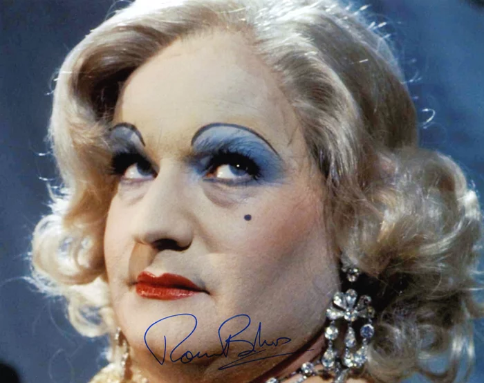 Ronnie Barker autograph