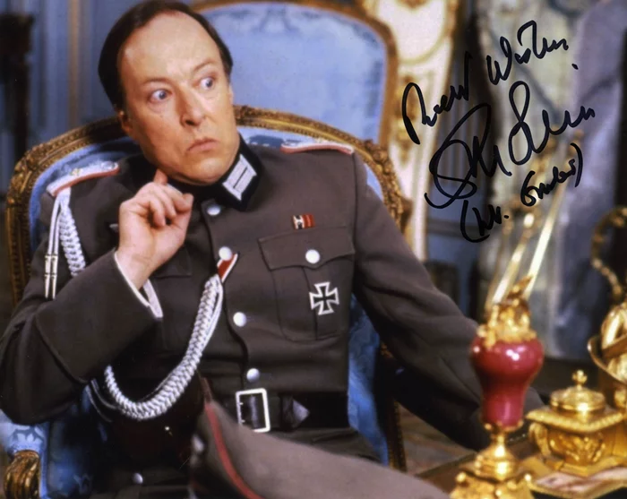Guy Siner autograph