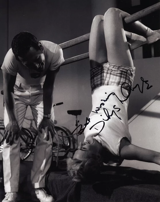 Dilys Laye autograph