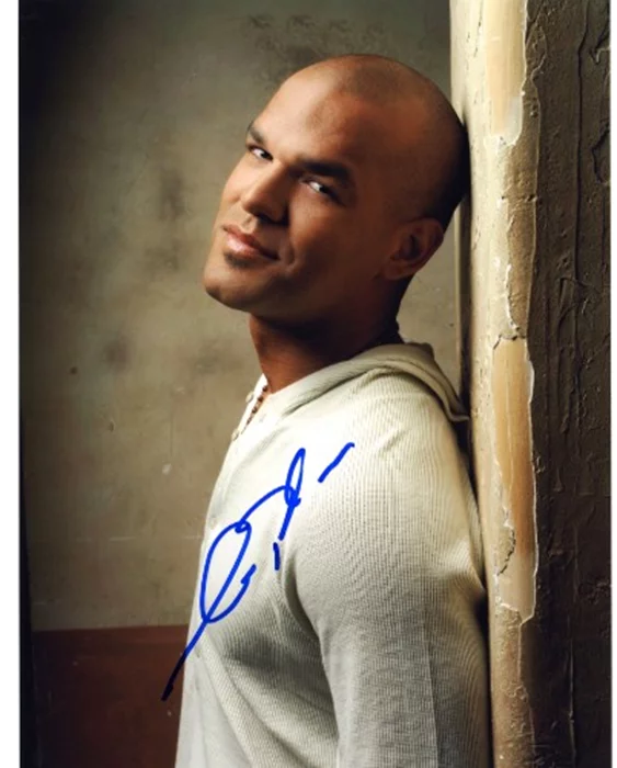 Amaury Nolasco autograph