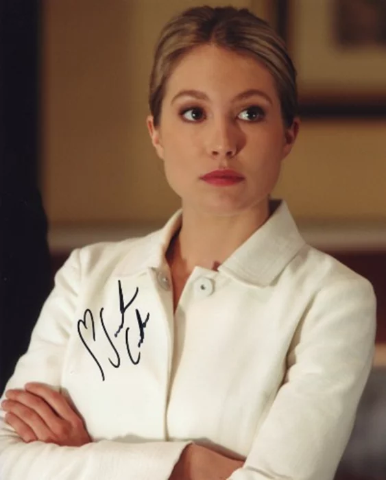 Sarah Carter autograph