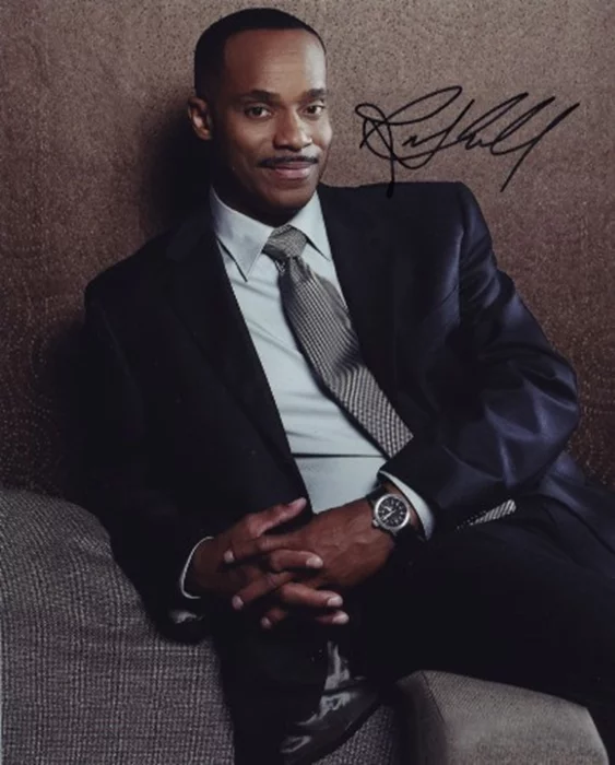 Rocky Carroll autograph