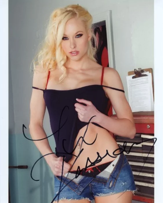 Lux Kassidy autograph