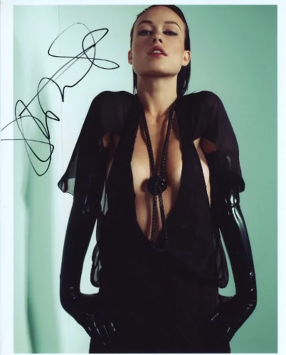 Olivia Wilde autograph