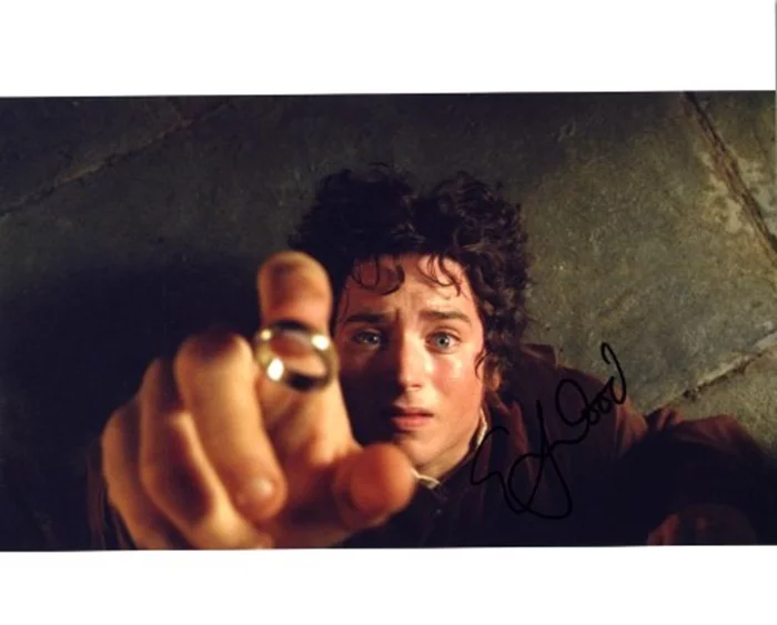 Elijah Wood autograph