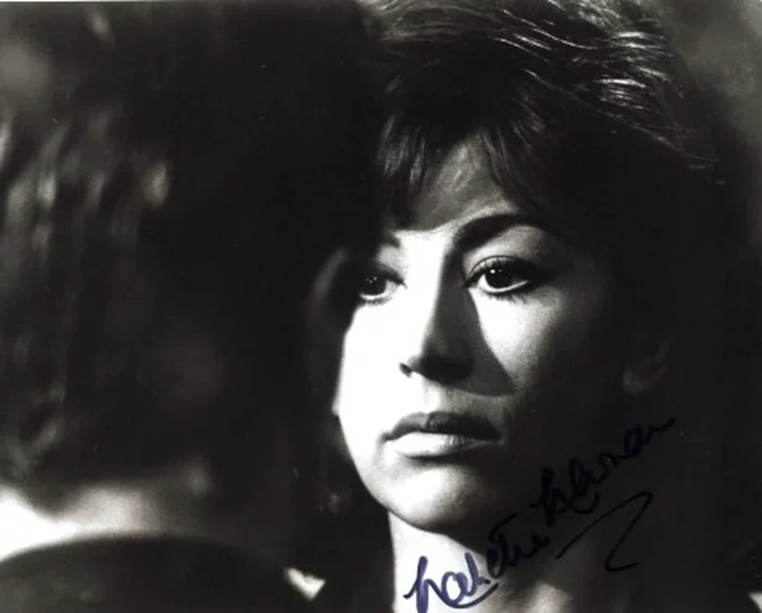 Nanette Newman autograph
