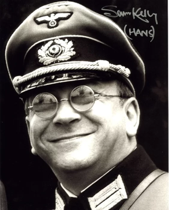 Sam Kelly autograph