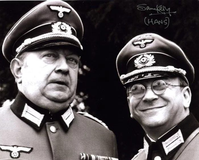 Sam Kelly autograph