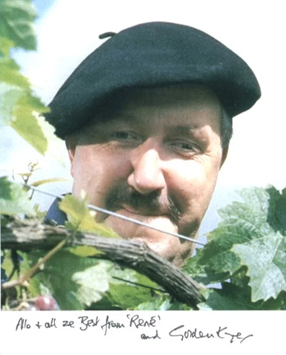 Gorden Kaye autograph