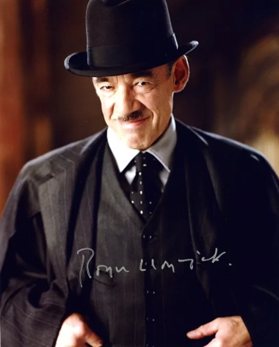 Roger Lloyd Pack autograph
