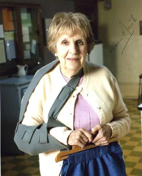 Doreen Mantle autograph
