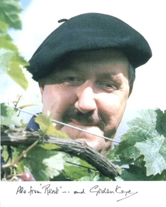 Gorden Kaye autograph
