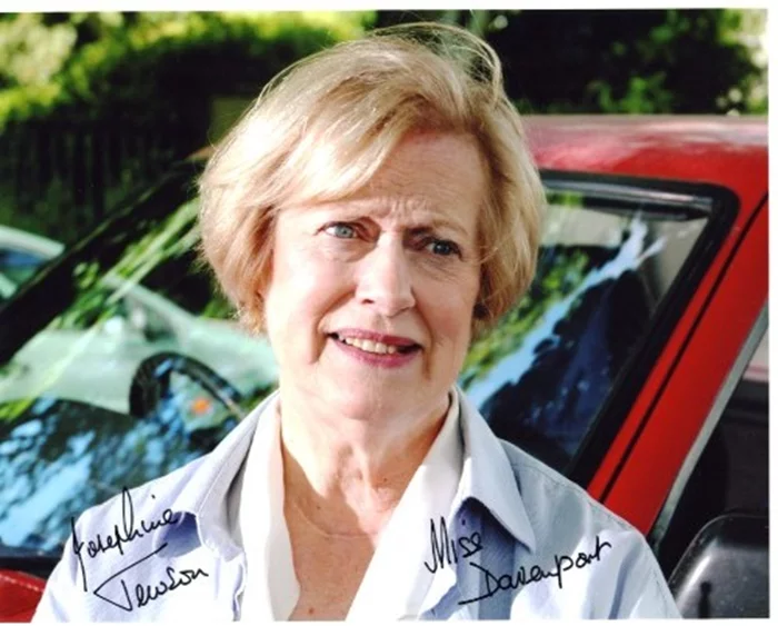 Josephine Tewson autograph