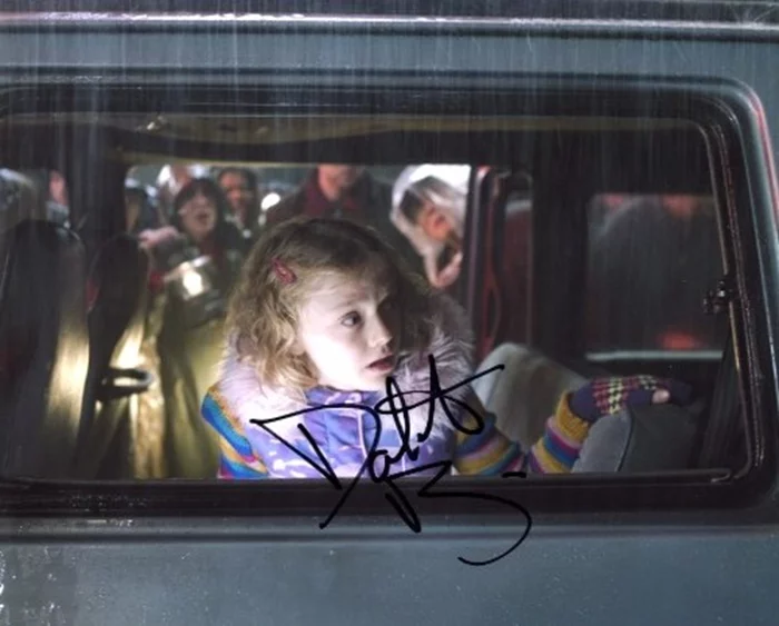 Dakota Fanning autograph