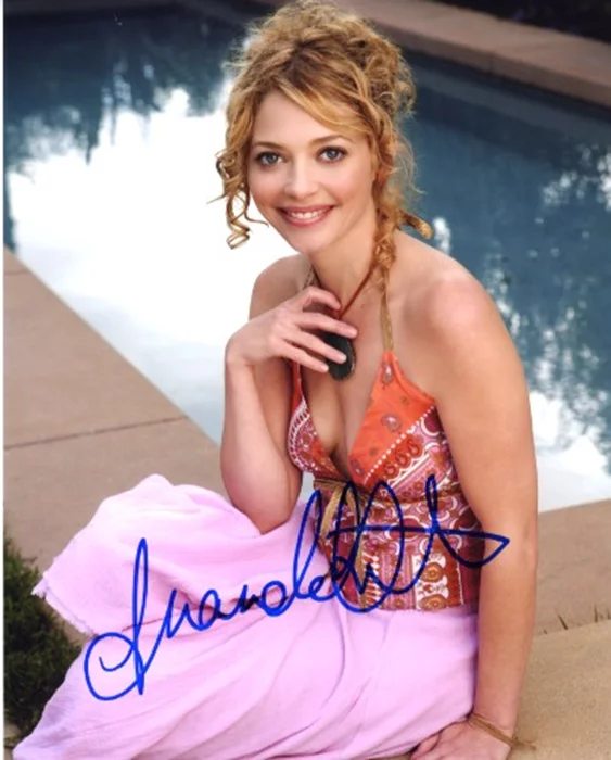 Amanda Detmer autograph