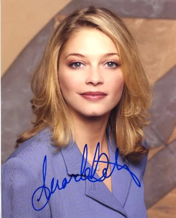 Amanda Detmer autograph