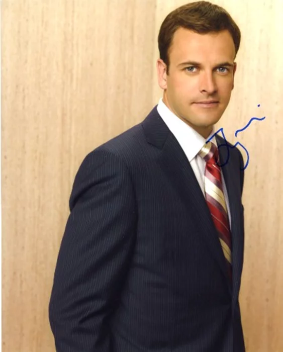 Jonny Lee Miller autograph