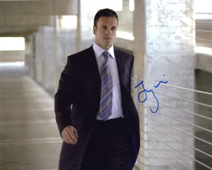 Jonny Lee Miller autograph