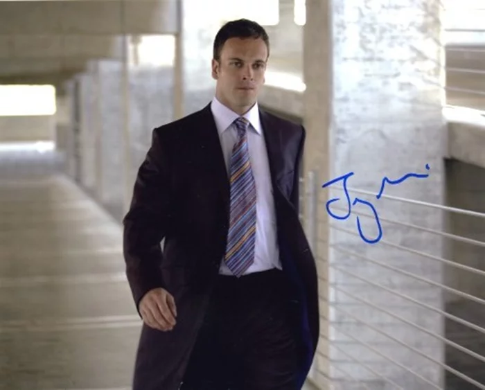 Jonny Lee Miller autograph