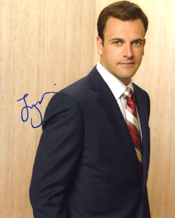 Jonny Lee Miller autograph