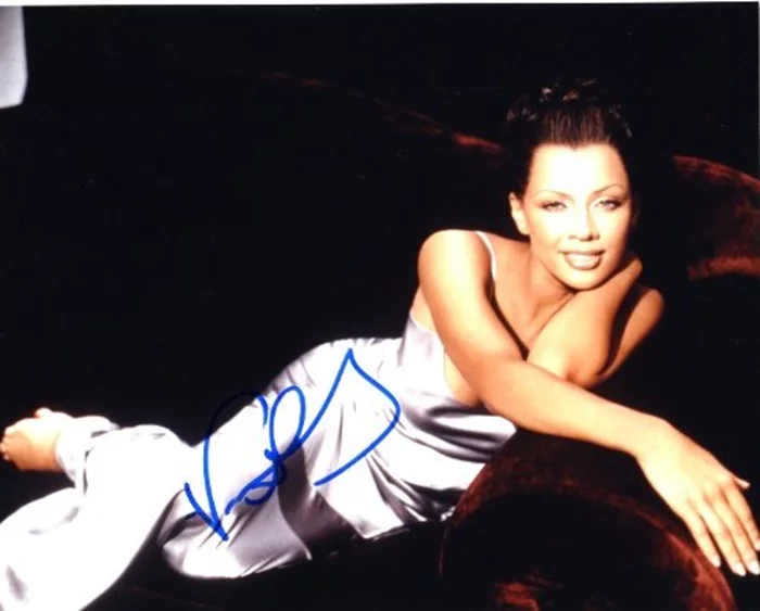 Vanessa Williams autograph