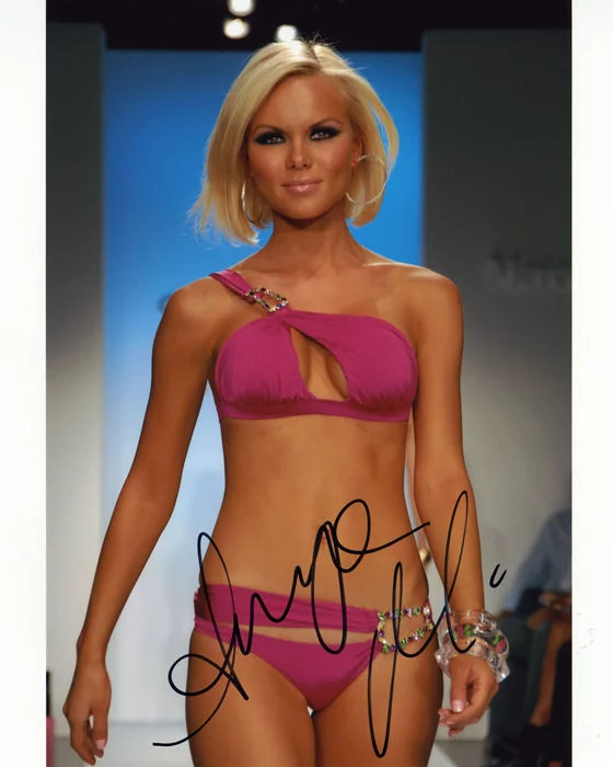 Anya Monzikova autograph