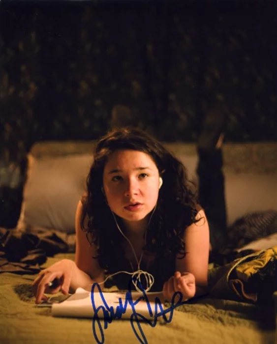 Sarah Steele autograph
